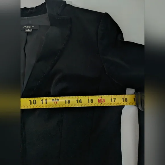 ANN TAYLOR BLACK  BLAZER JACKET IN VELVET SIZE 4 EUC Preppy Classic Business - Picture 11 of 12